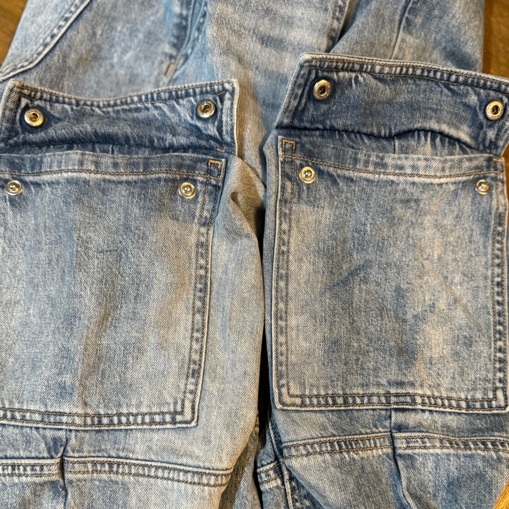 SOLD X POSTED American Eagle High Waisted Light Wash Denim Cargo - Picture 8 of 14